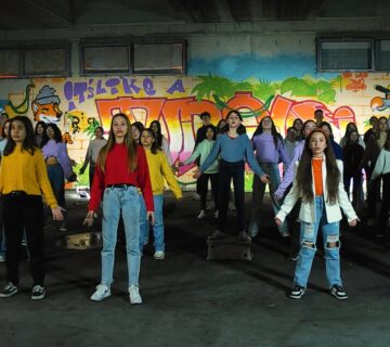 Capture Alone 360x320