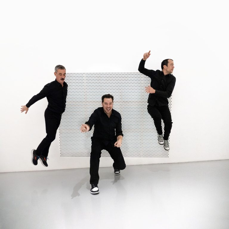 Remi Panossian COVER_VIDE credit Arthur Ower (1)